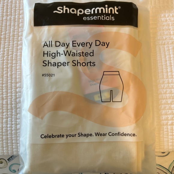 Shapermint high-waisted shaper shorts size M/L - Picture 6 of 9